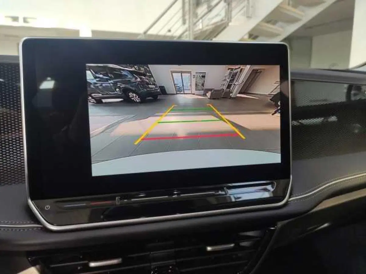 Volkswagen Passat nuova a Avellino (15)