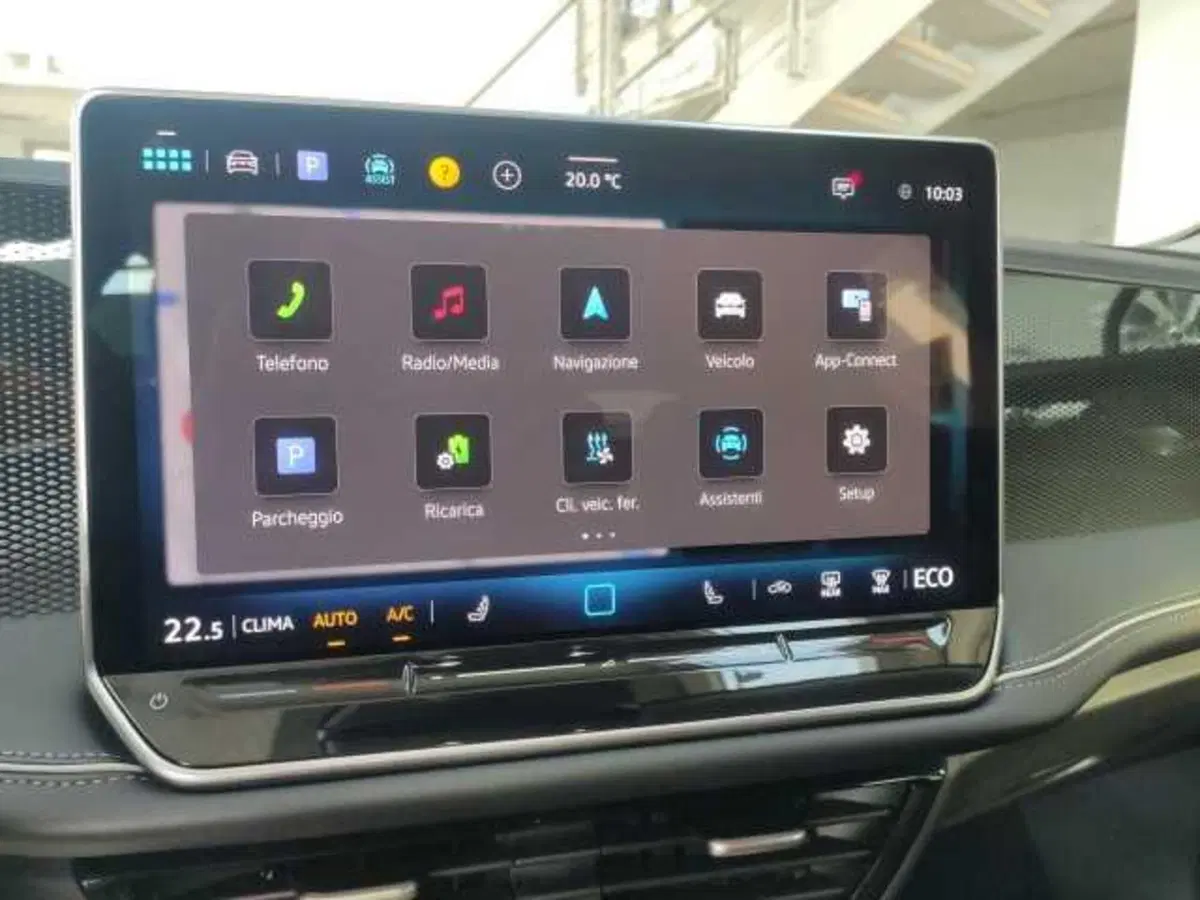 Volkswagen Passat nuova a Avellino (17)
