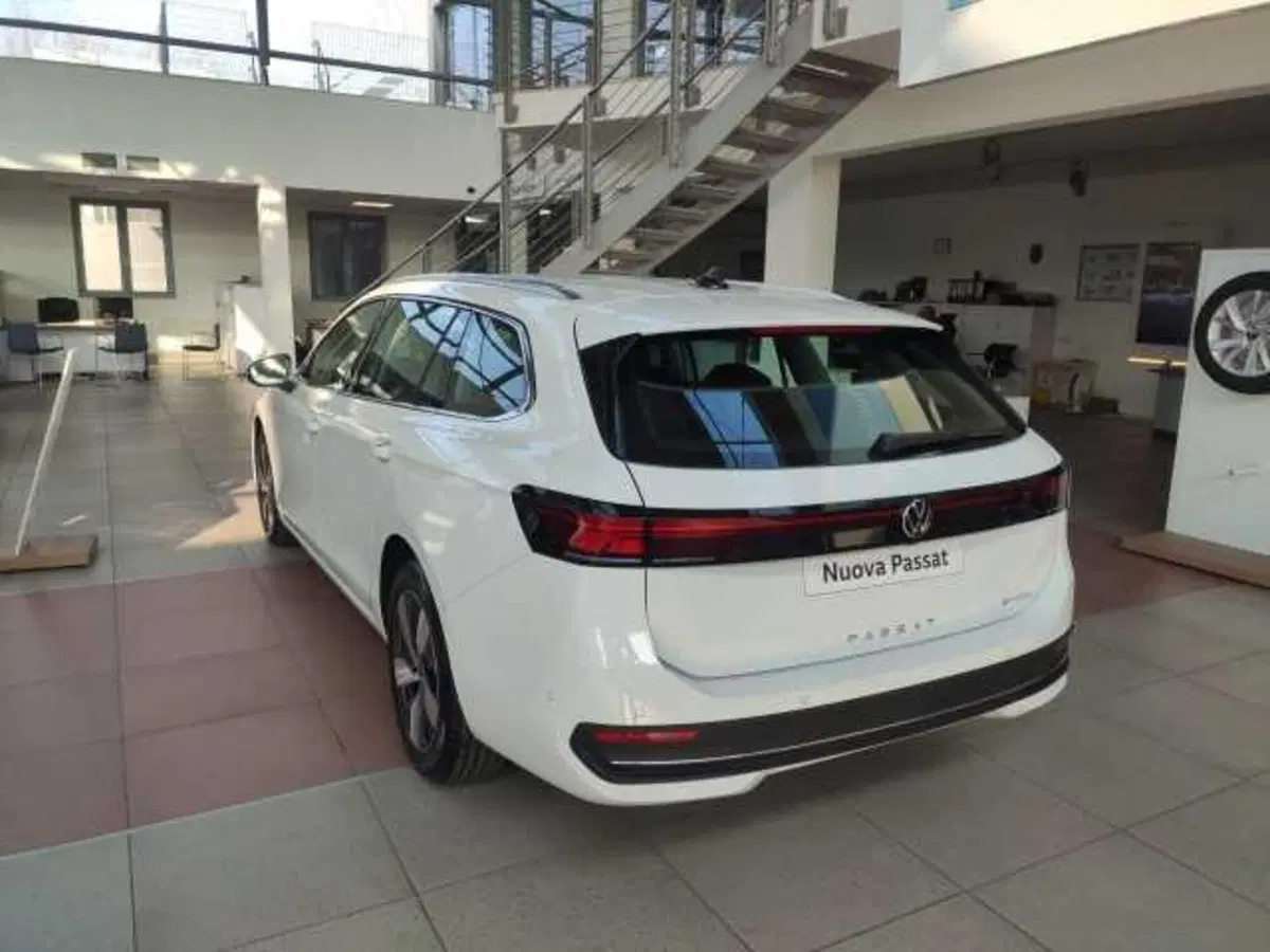 Volkswagen Passat nuova a Avellino (3)