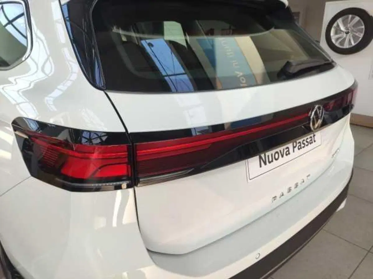 Volkswagen Passat nuova a Avellino (5)
