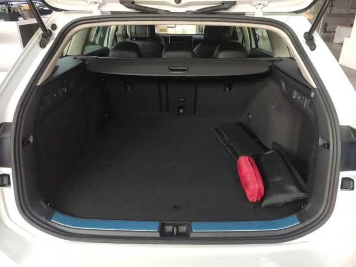 Volkswagen Passat nuova a Avellino (6)