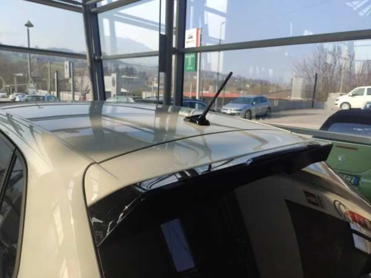 Volkswagen Polo nuova a Avellino (11)