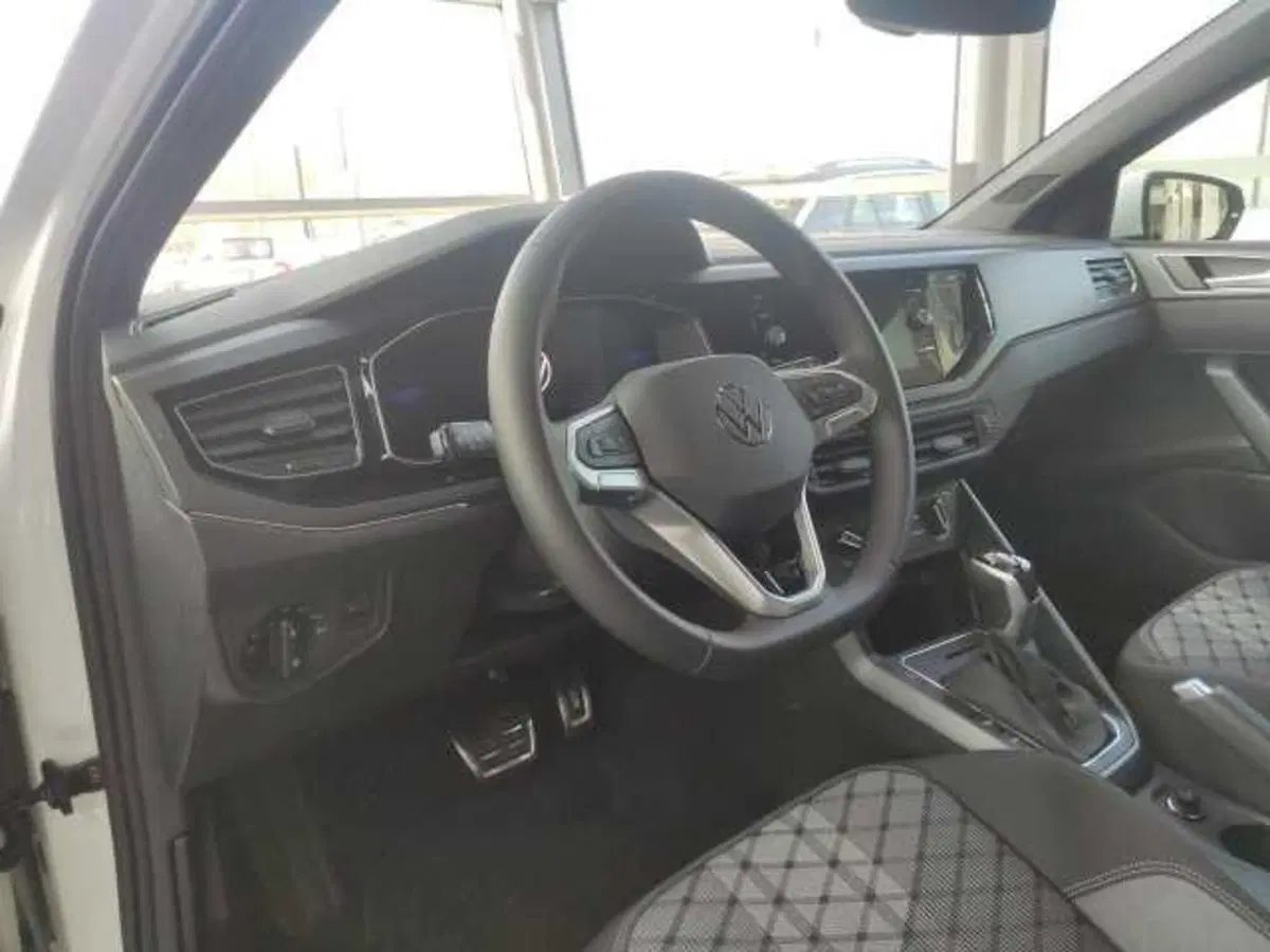 Volkswagen Polo nuova a Avellino (13)