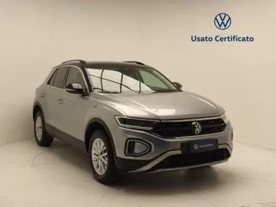 Volkswagen T-Roc 1.5 tsi Life del 2023 usata a Pratola Serra