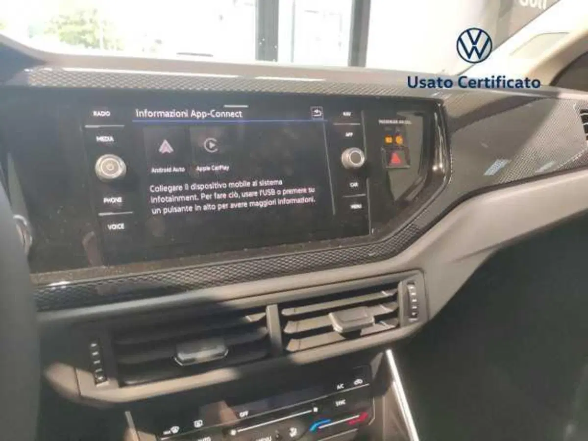 Volkswagen Taigo nuova a Avellino (12)