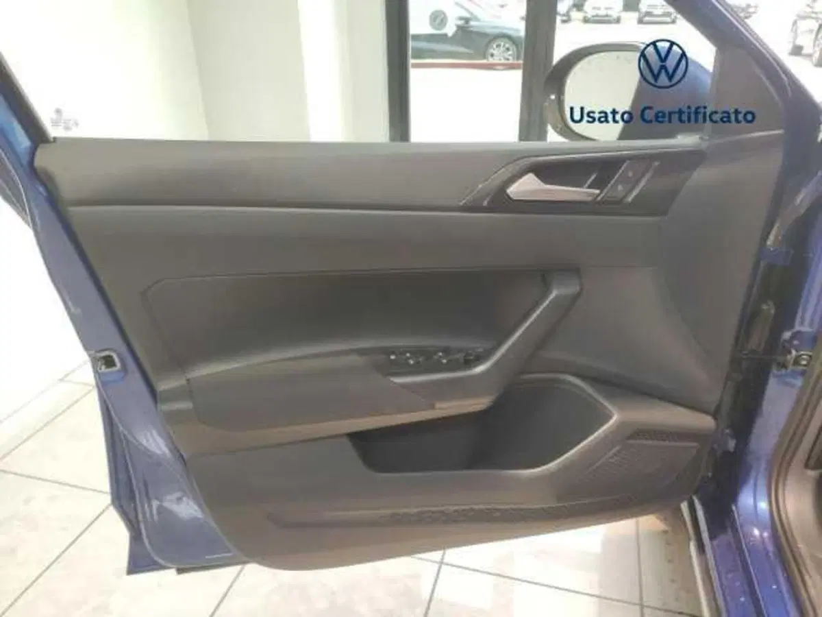 Volkswagen Taigo nuova a Avellino (6)