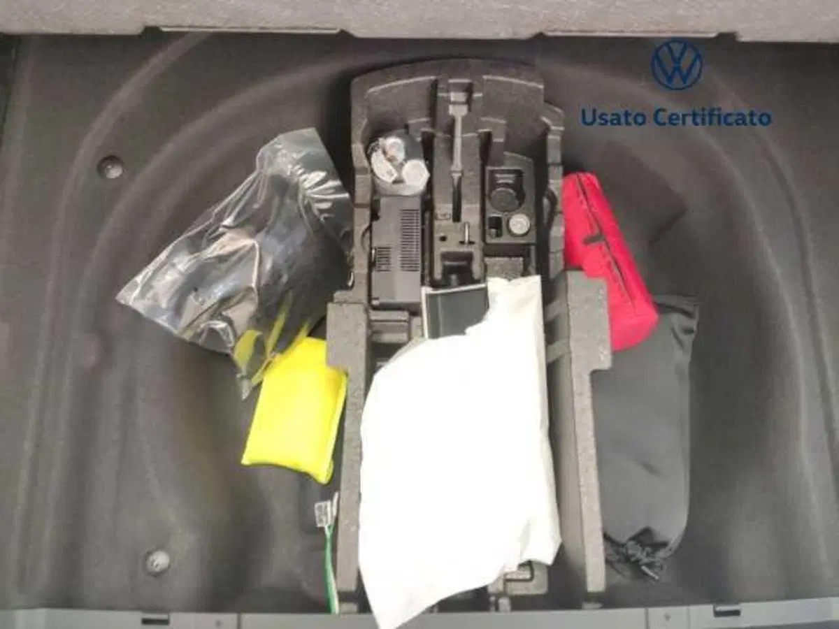 Volkswagen Passat Variant nuova a Avellino (15)