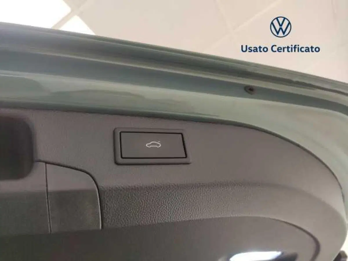 Volkswagen Passat Variant nuova a Avellino (16)