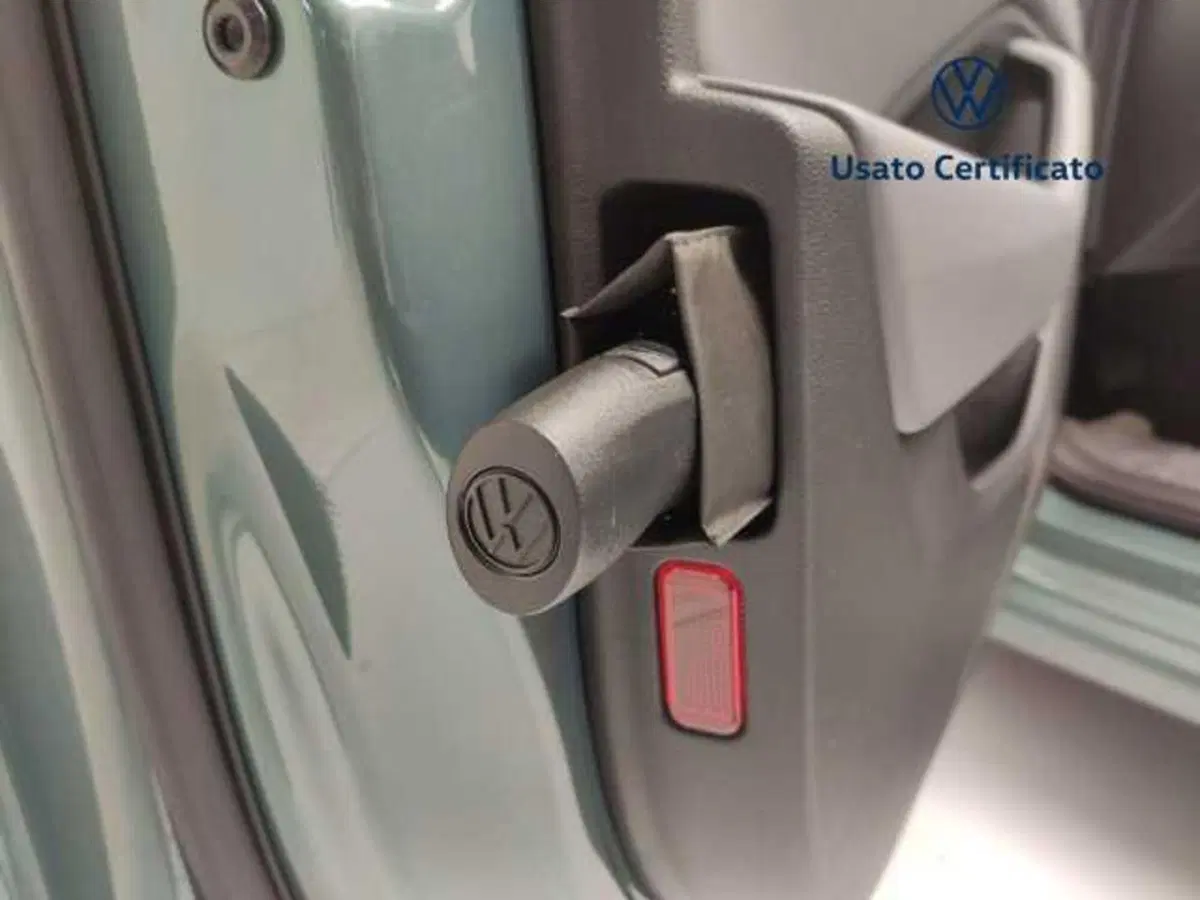 Volkswagen Passat Variant nuova a Avellino (18)