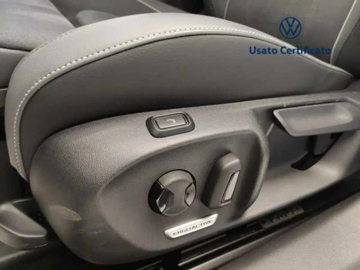 Volkswagen Passat Variant nuova a Avellino (20)