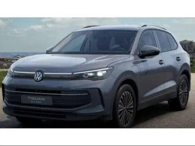 Volkswagen Tiguan 1.5 tsi ehybrid Edition 204cv dsg nuova a Pratola Serra