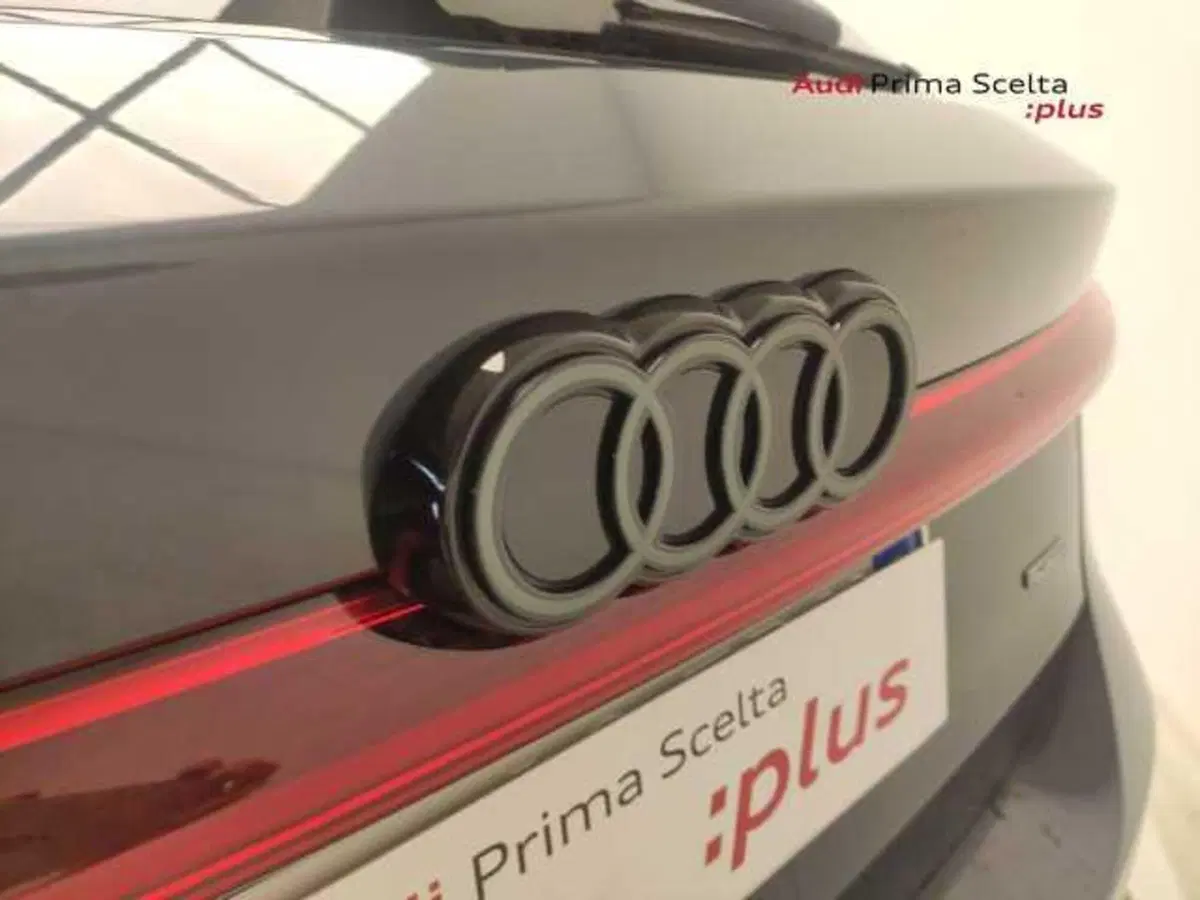 Audi A6 Avant e-Tron usata a Avellino (16)