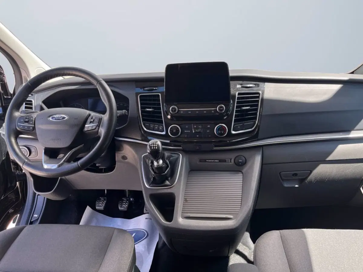 Ford Tourneo Custom usata a Milano (11)