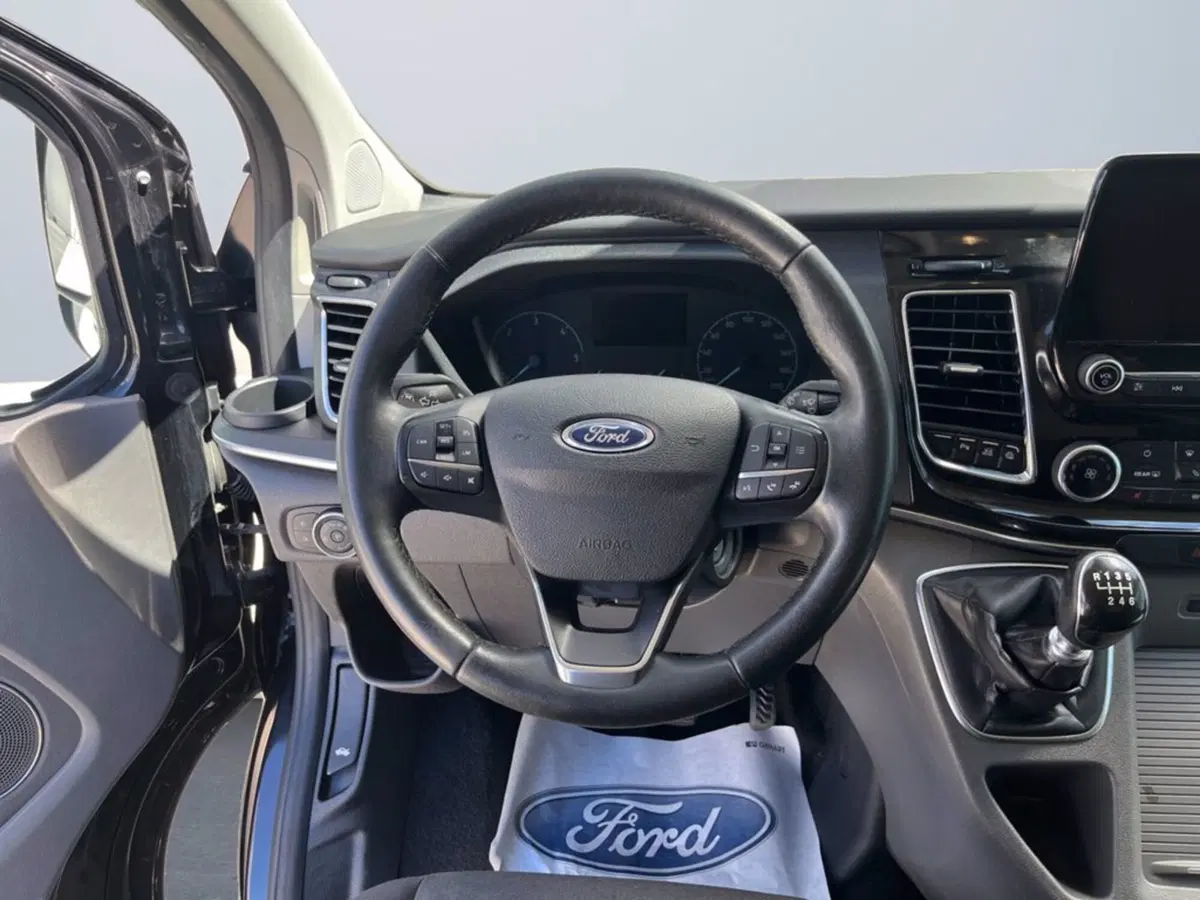 Ford Tourneo Custom usata a Milano (13)