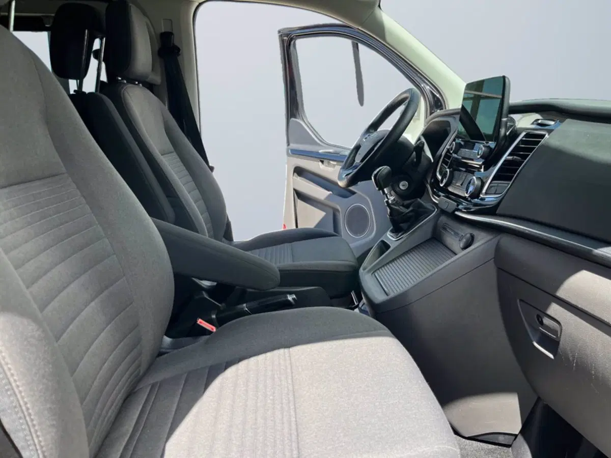 Ford Tourneo Custom usata a Milano (15)