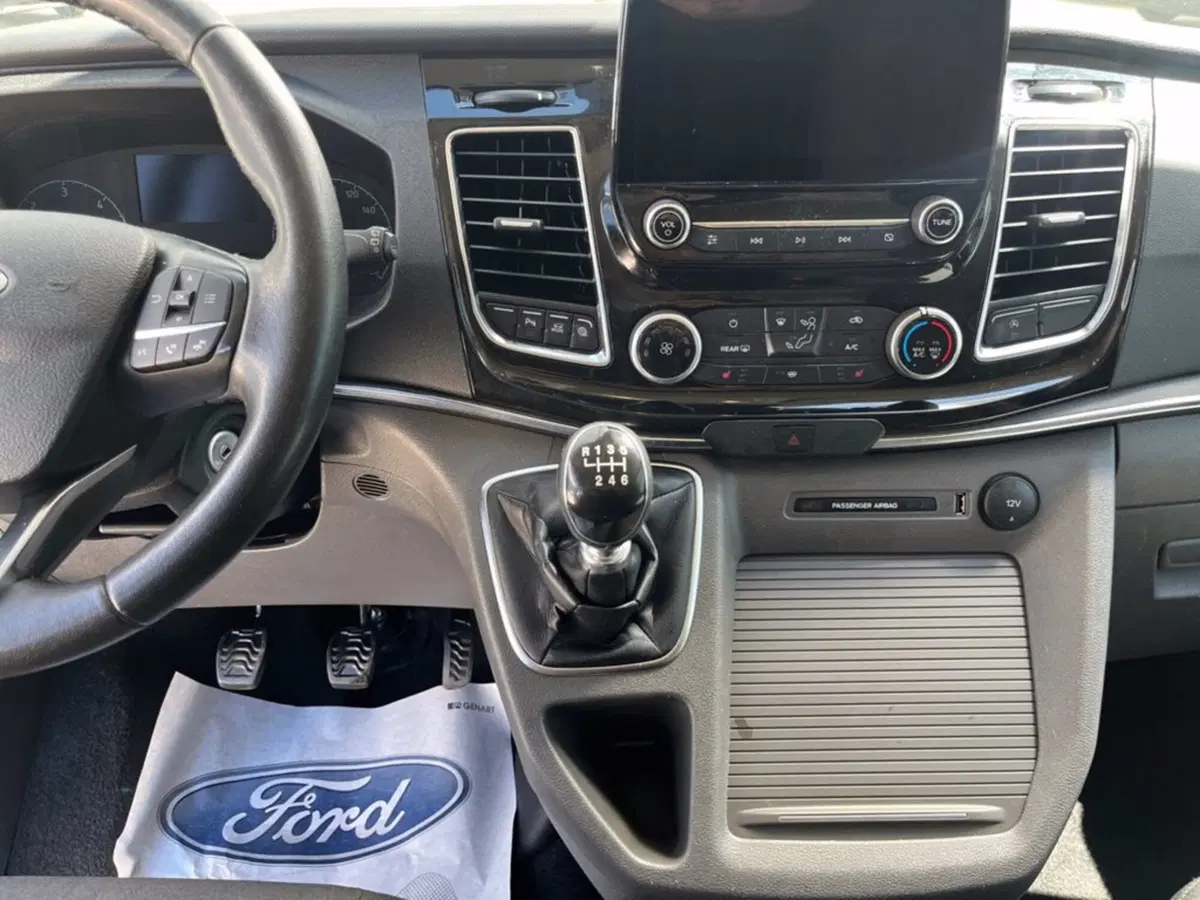Ford Tourneo Custom usata a Milano (16)