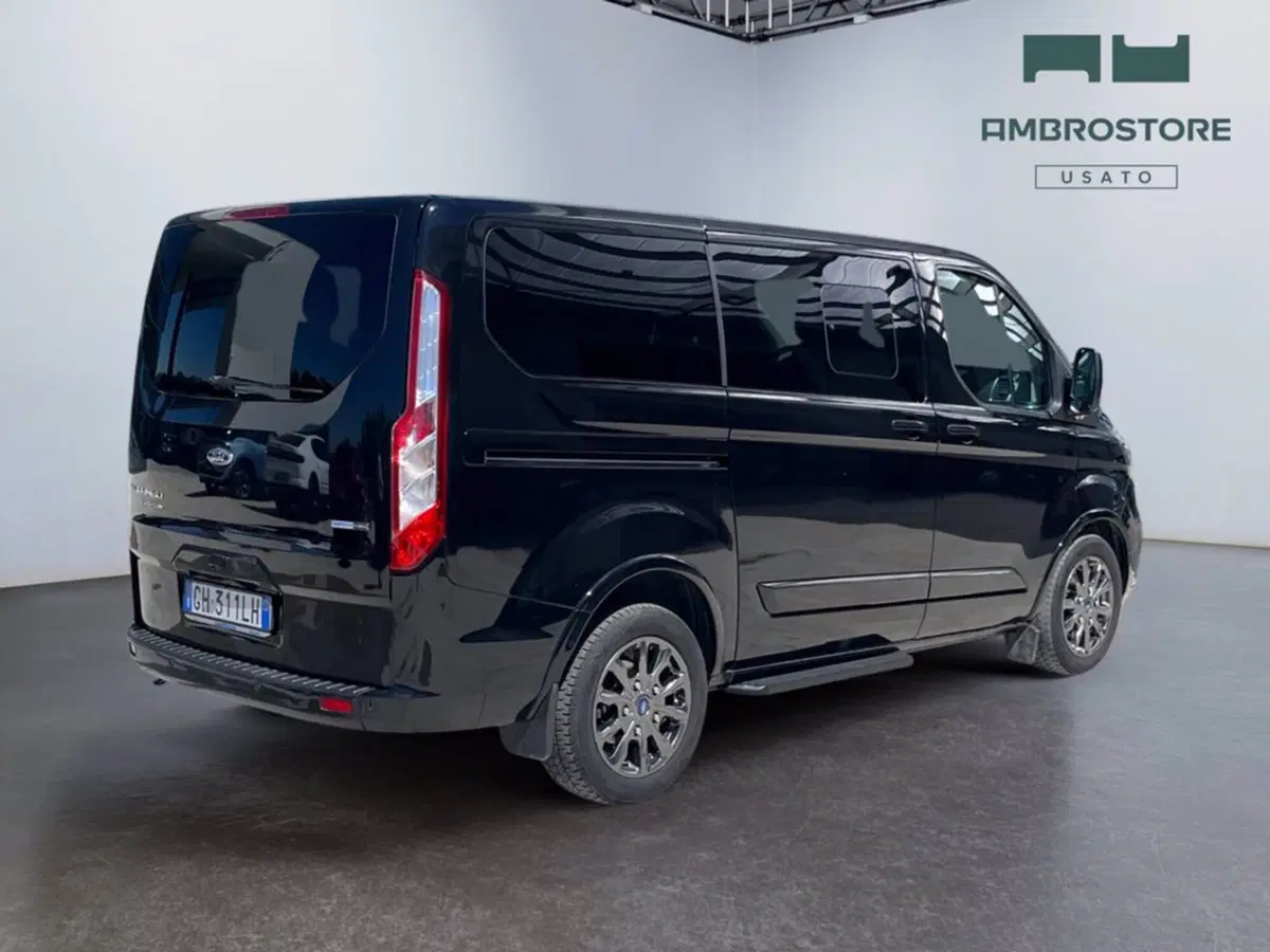 Ford Tourneo Custom usata a Milano (5)