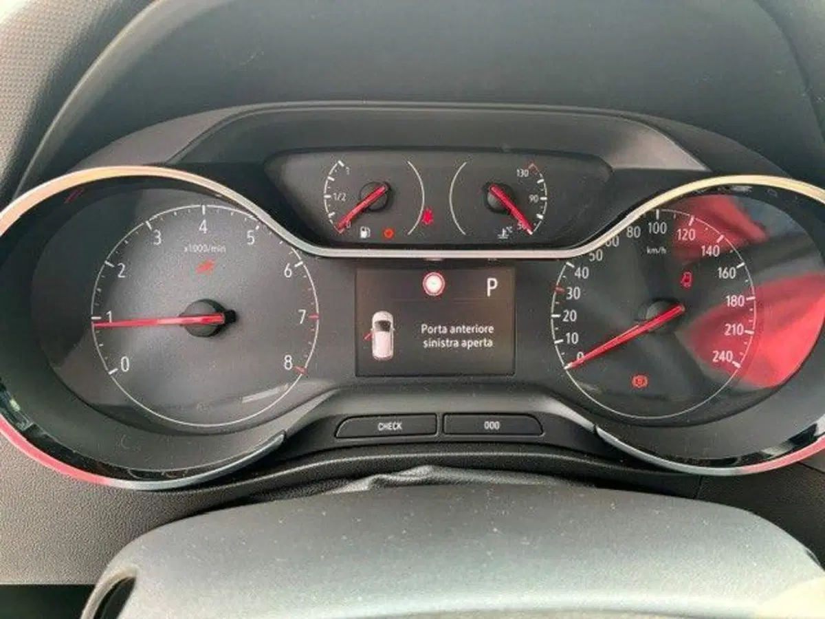 Opel Crossland usata a Milano (12)