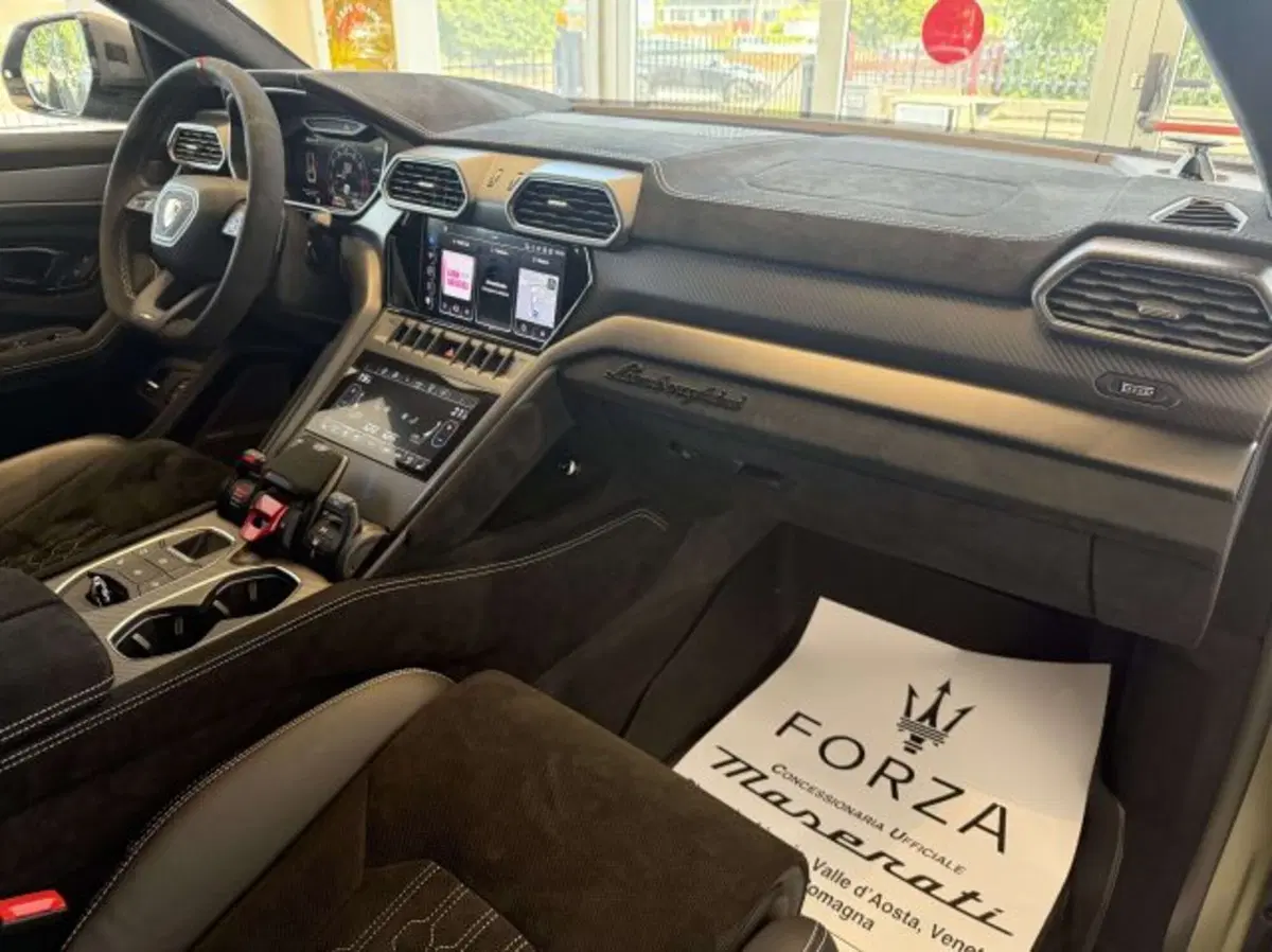 Lamborghini Urus usata a Torino (9)