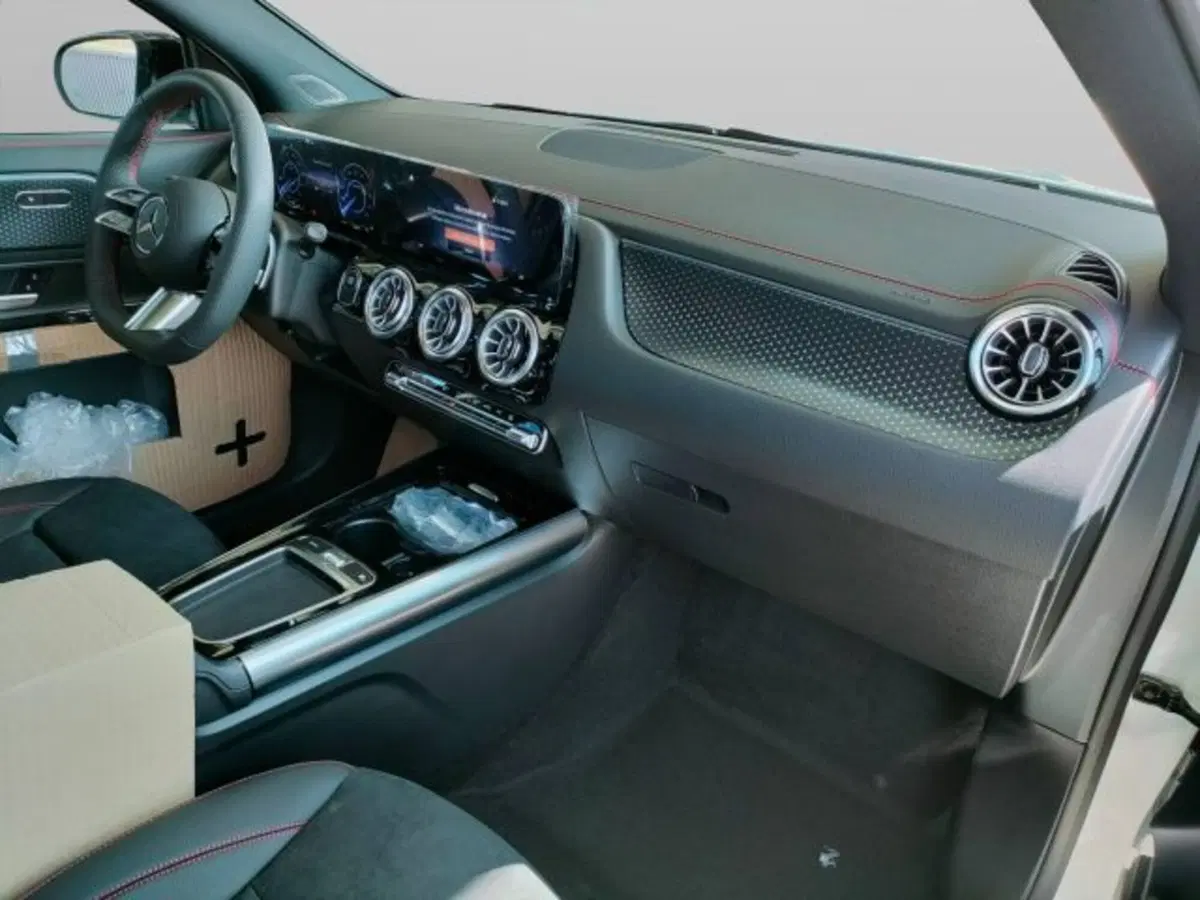 Mercedes-Benz EQA nuova a Teramo (13)