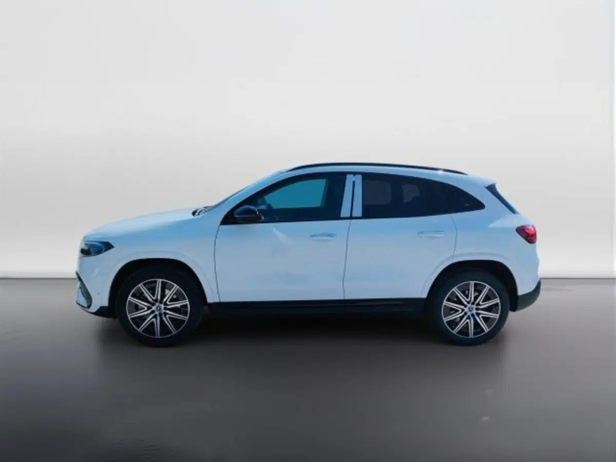 Mercedes-Benz EQA nuova a Teramo (3)