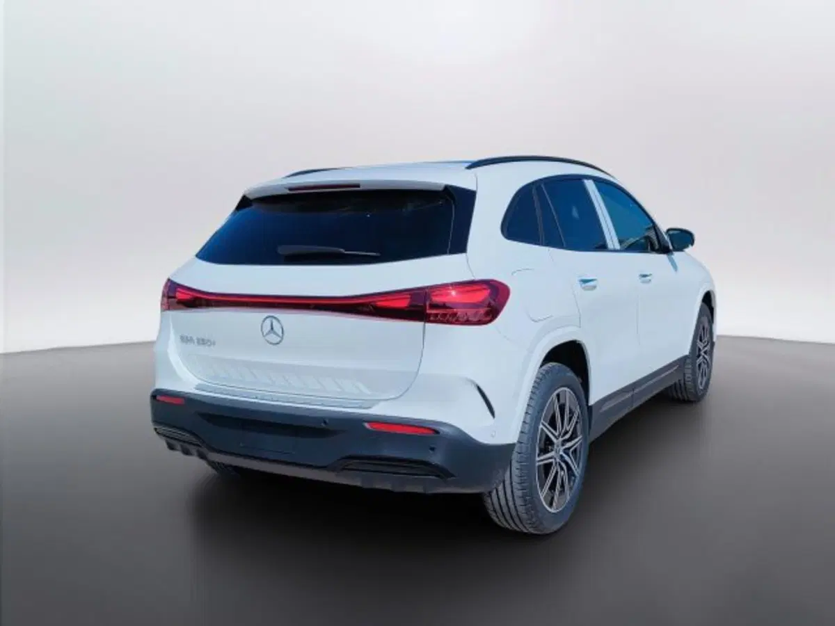 Mercedes-Benz EQA nuova a Teramo (6)