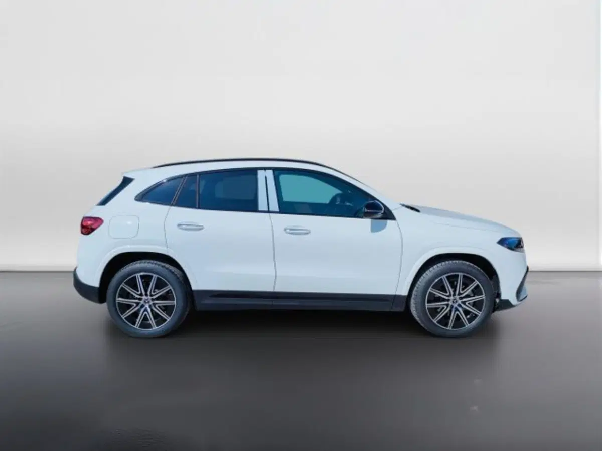 Mercedes-Benz EQA nuova a Teramo (7)