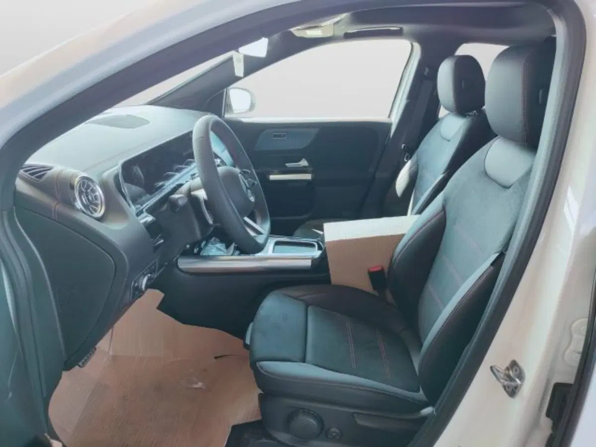 Mercedes-Benz EQA nuova a Teramo (9)