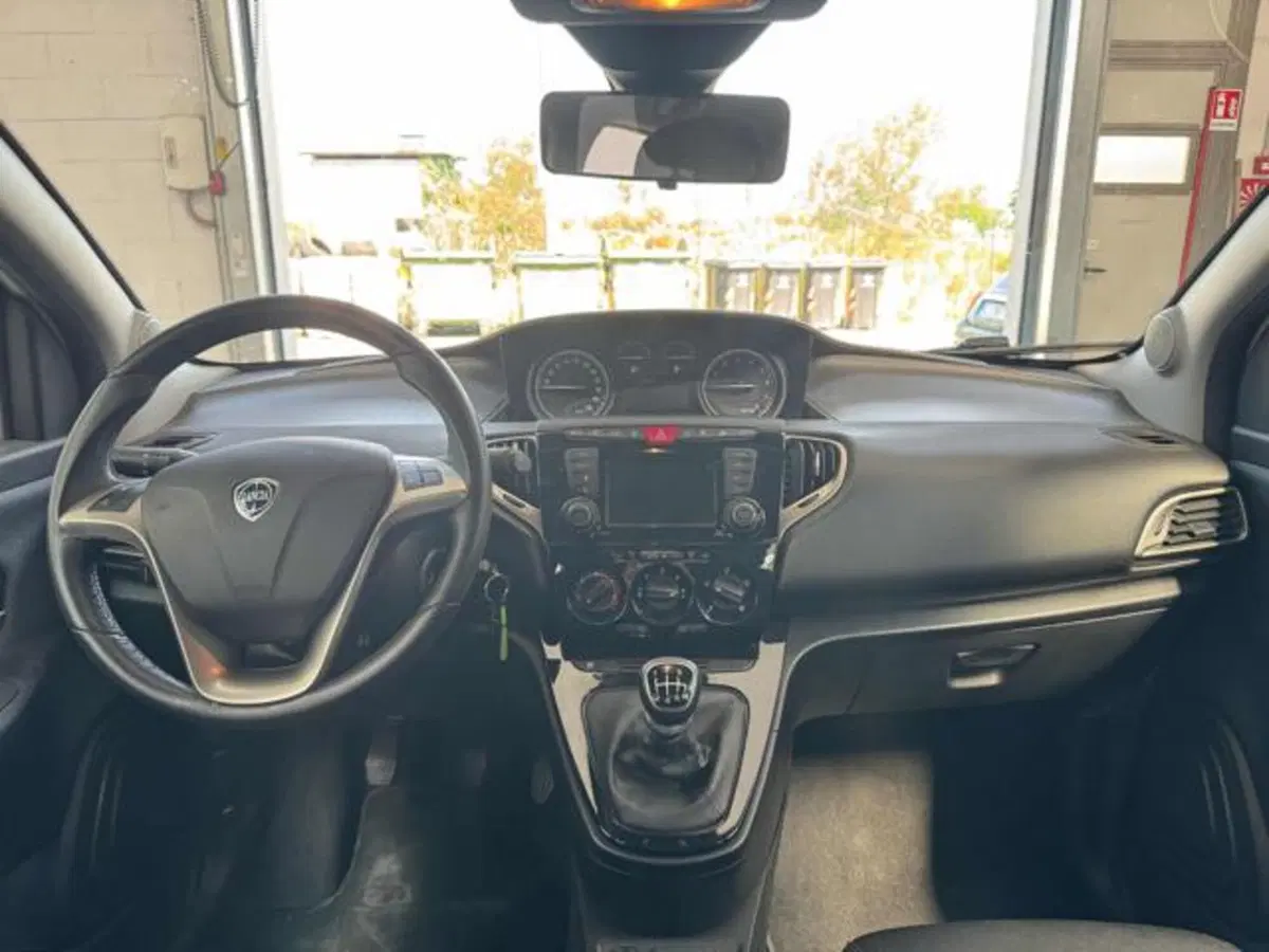Lancia Ypsilon usata a Vercelli (13)