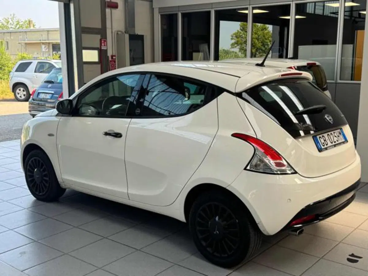 Lancia Ypsilon usata a Vercelli (5)
