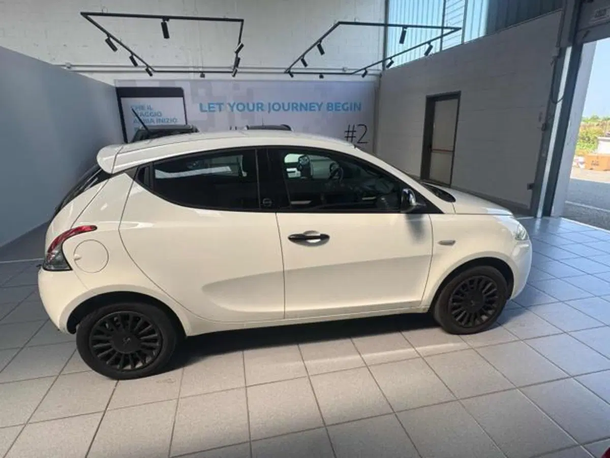 Lancia Ypsilon usata a Vercelli (8)