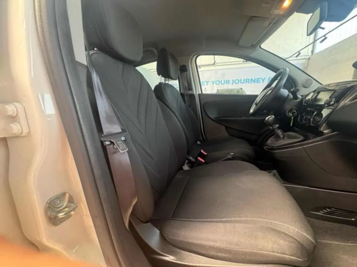 Lancia Ypsilon usata a Vercelli (9)
