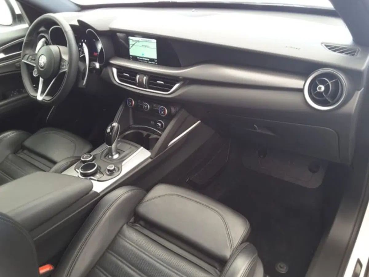 Alfa Romeo Stelvio usata a Firenze (10)