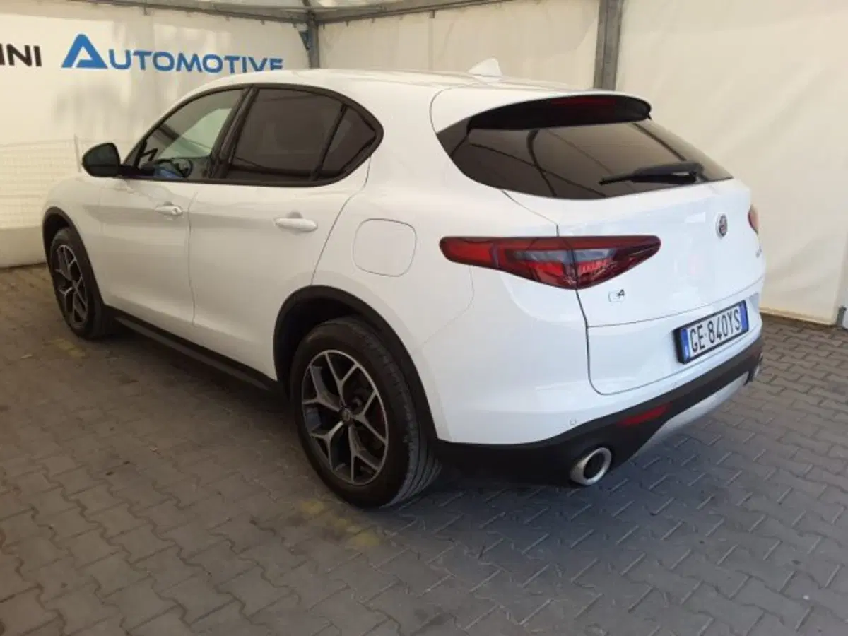 Alfa Romeo Stelvio usata a Firenze (11)