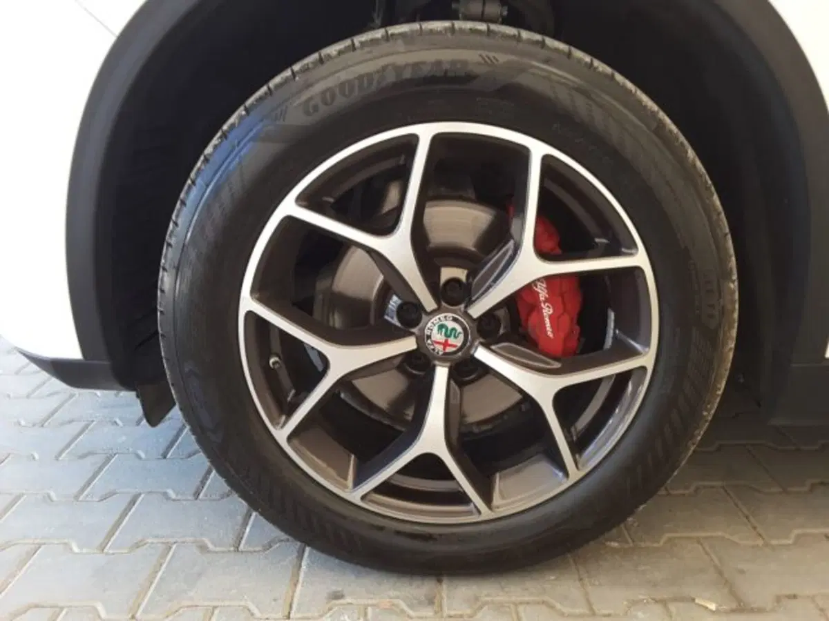Alfa Romeo Stelvio usata a Firenze (4)