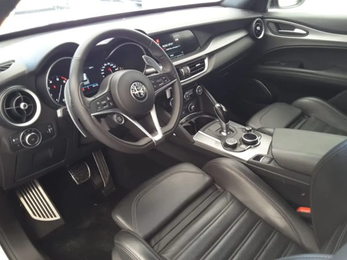 Alfa Romeo Stelvio usata a Firenze (6)