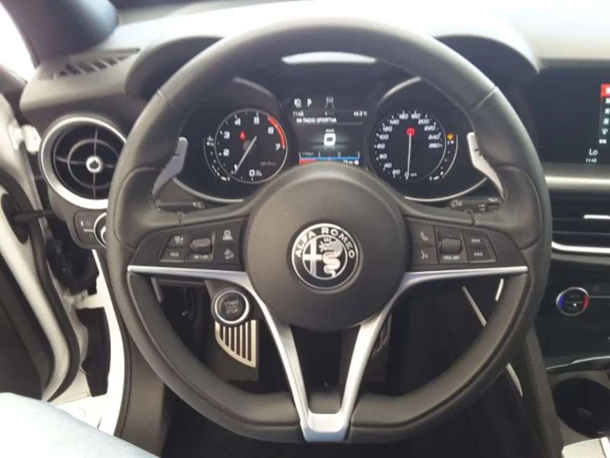 Alfa Romeo Stelvio usata a Firenze (7)