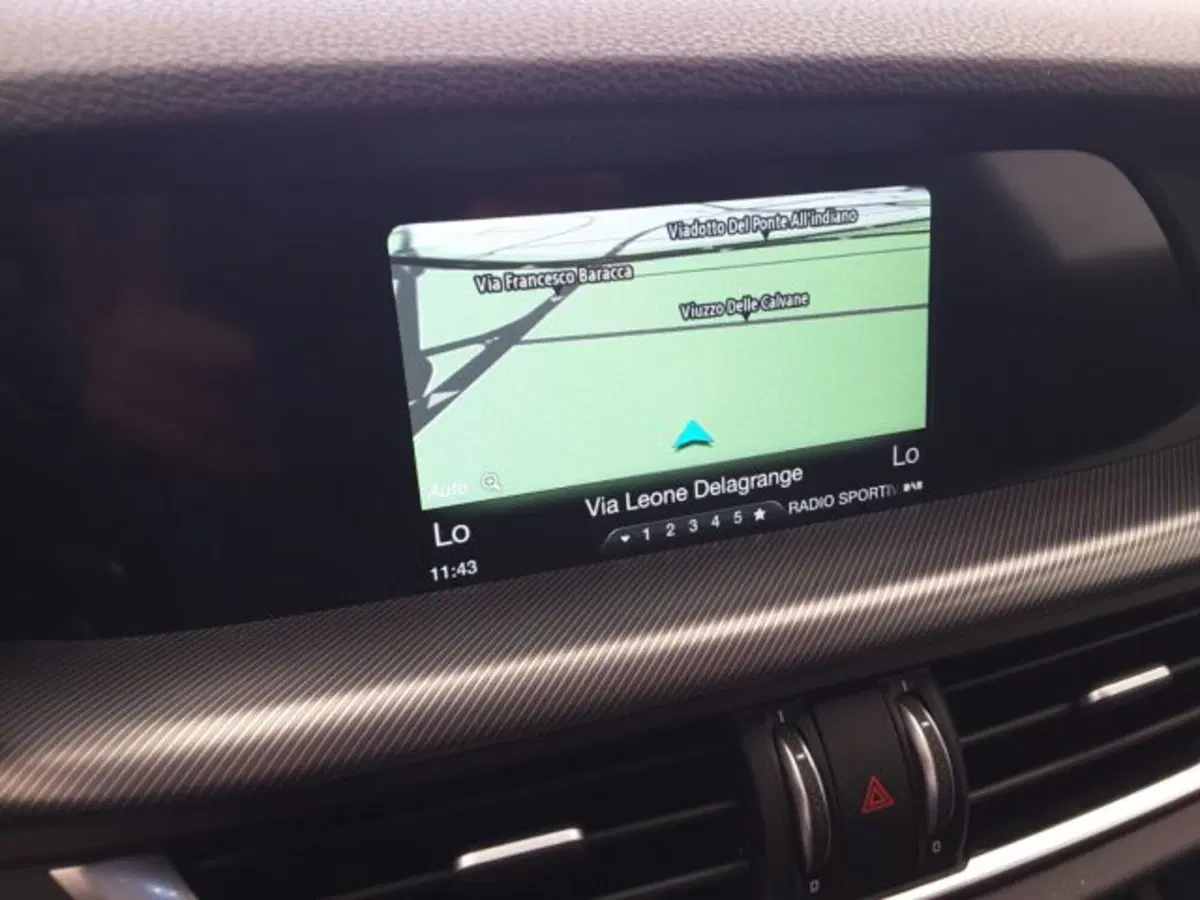 Alfa Romeo Stelvio usata a Firenze (8)