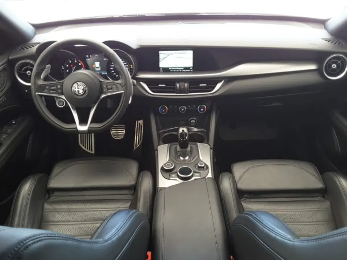 Alfa Romeo Stelvio usata a Firenze (9)