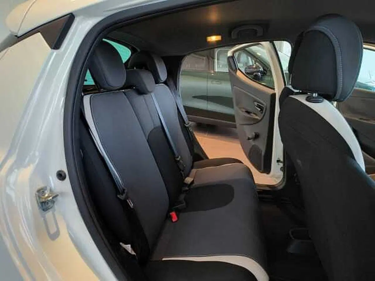 Lancia Ypsilon usata a Forlì-Cesena (11)