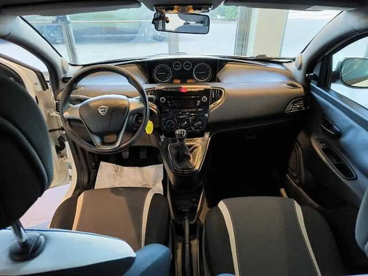 Lancia Ypsilon usata a Forlì-Cesena (13)