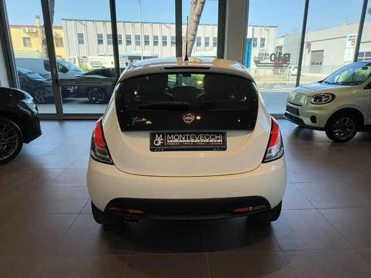 Lancia Ypsilon usata a Forlì-Cesena (5)