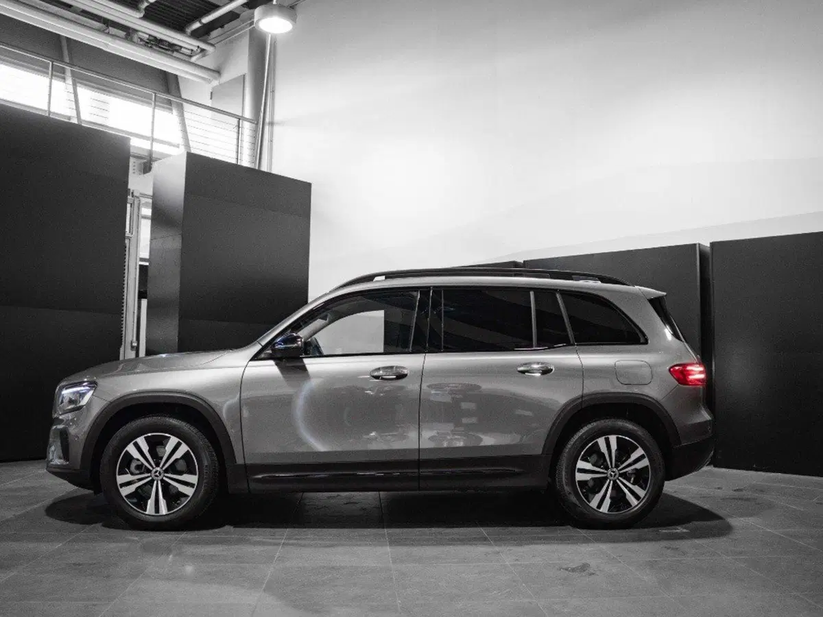 Mercedes-Benz GLB nuova a Ancona (2)