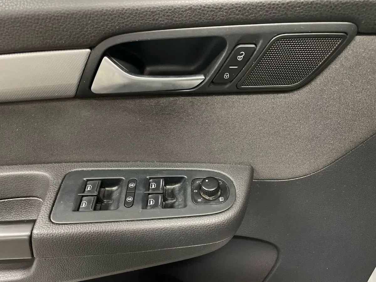 Volkswagen Sharan usata a Macerata (17)