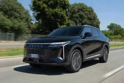 Omoda Omoda 9 SHS-P 1.5 tgdi phev Premium i-awd del 2026 usata a Messina