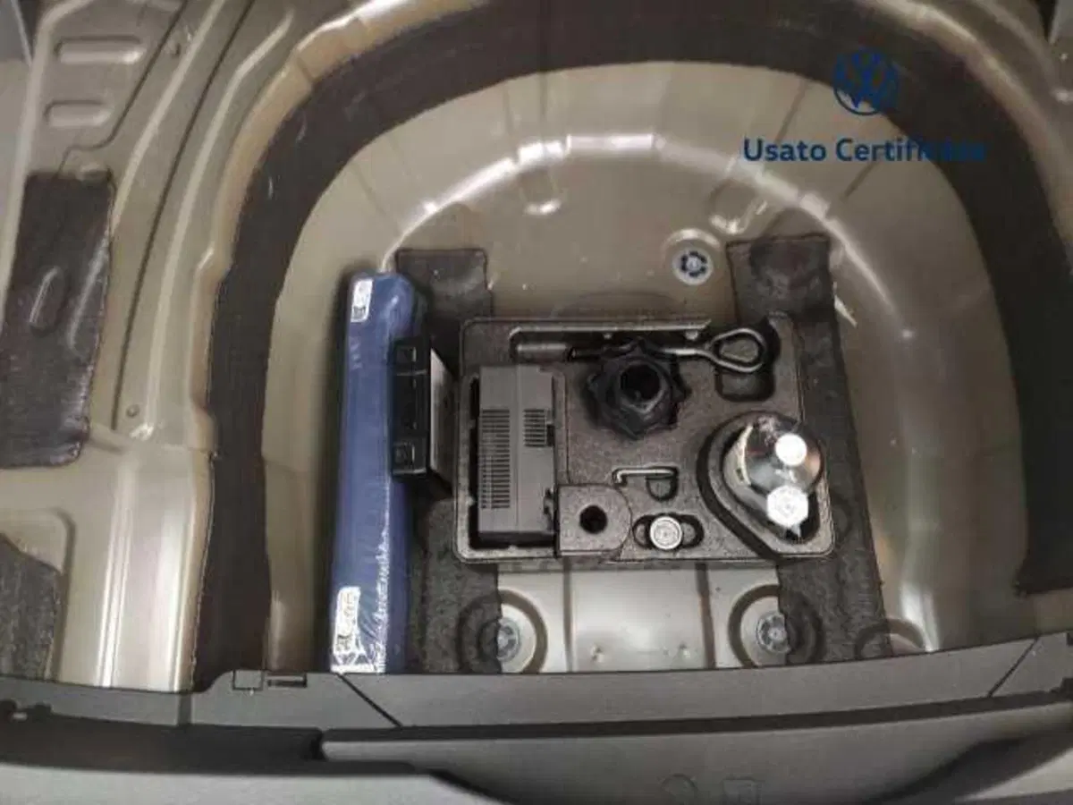 Volkswagen T-Cross usata a Avellino (16)