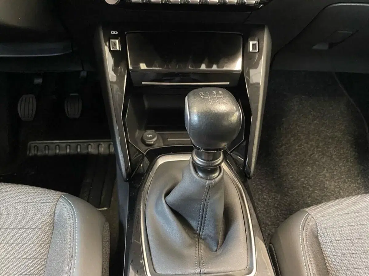 Peugeot 208 usata a Torino (11)