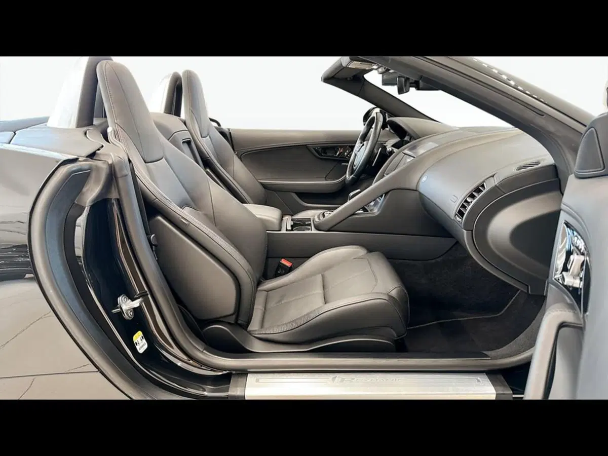 Jaguar F-Type Cabrio usata a Varese (10)