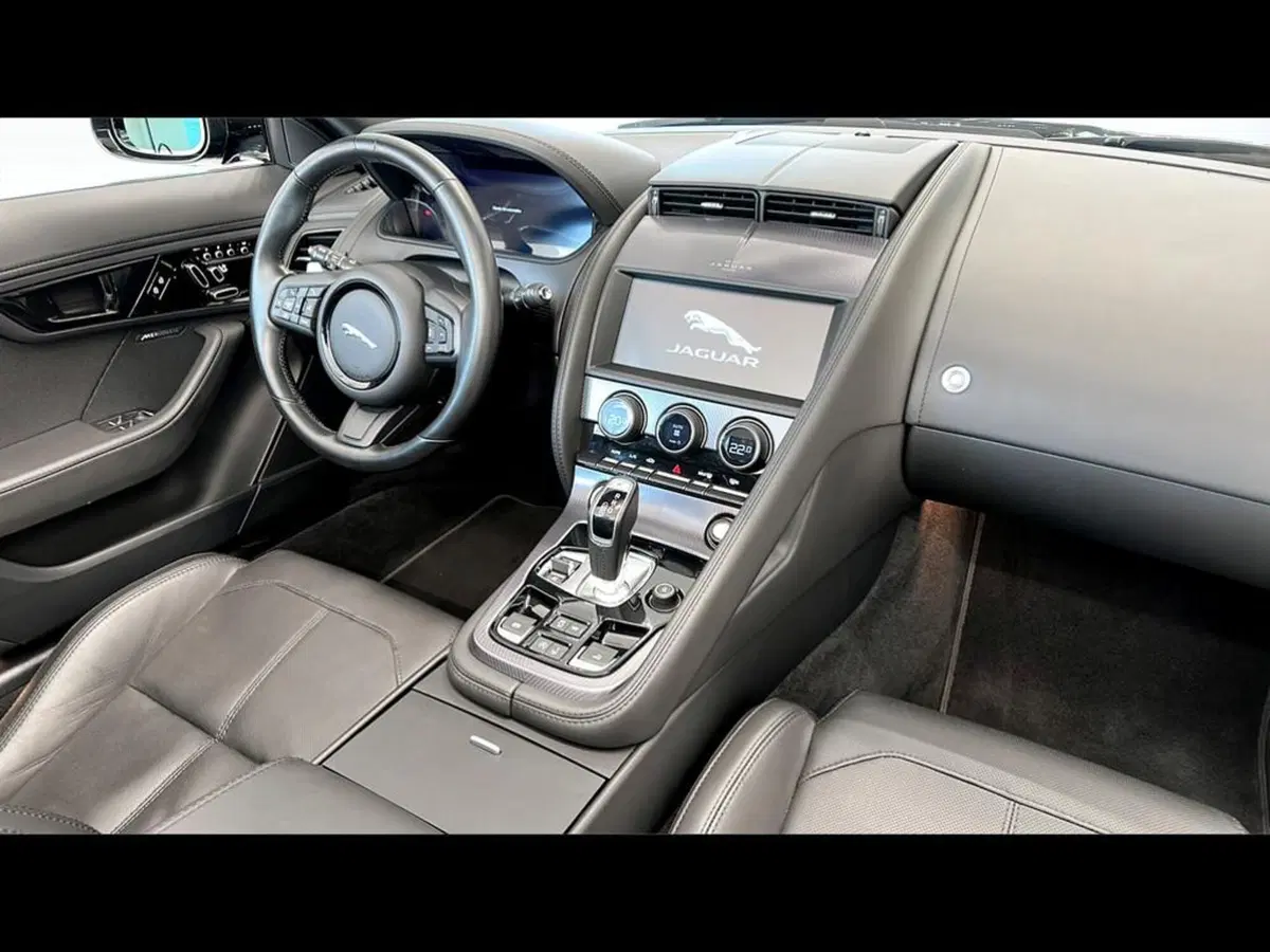 Jaguar F-Type Cabrio usata a Varese (11)