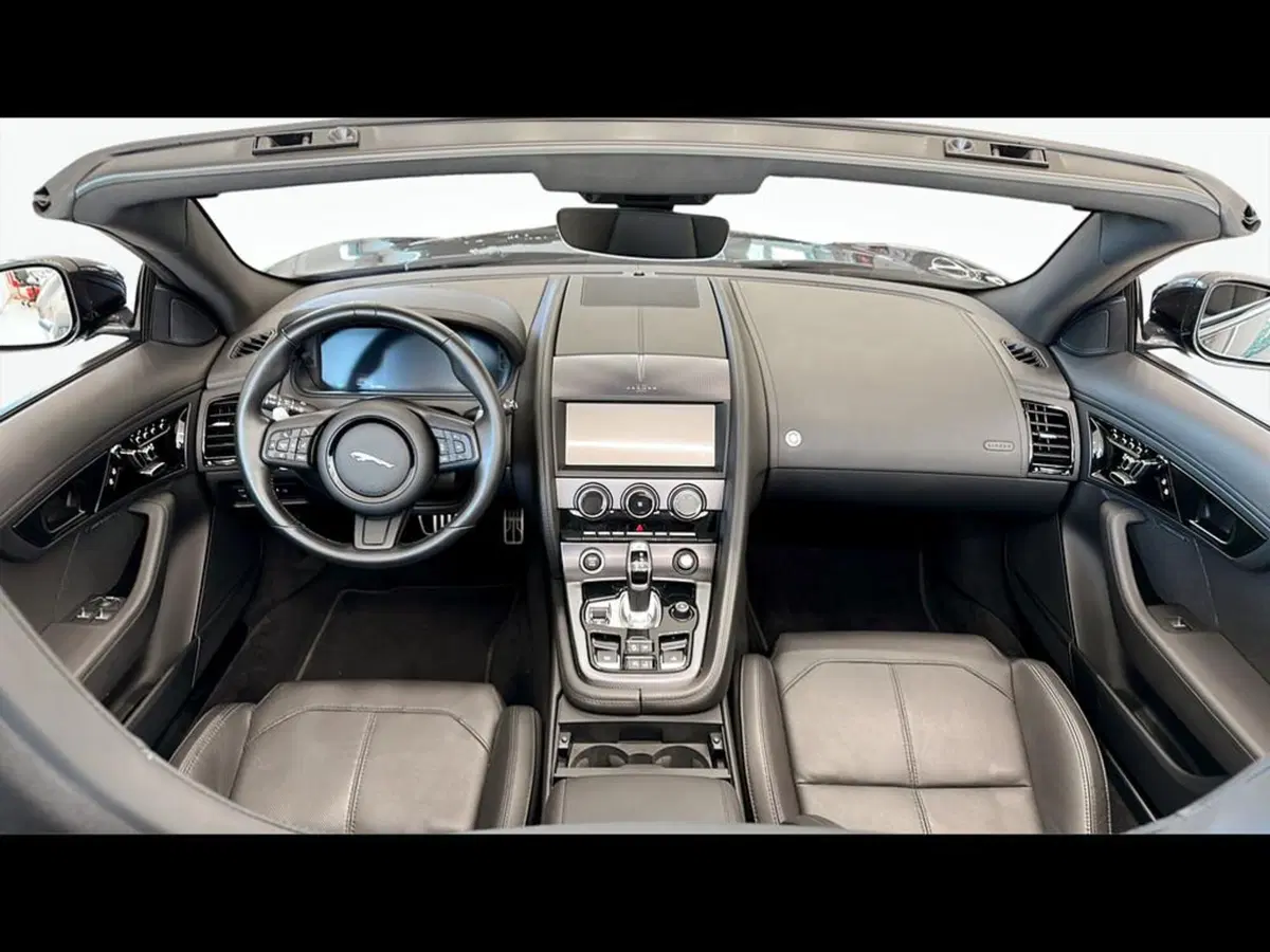Jaguar F-Type Cabrio usata a Varese (9)